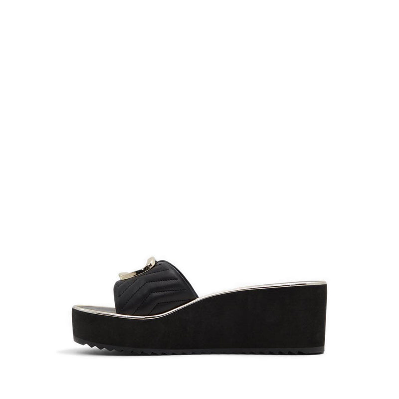 Menhaden Women's Beach Sandals - Black