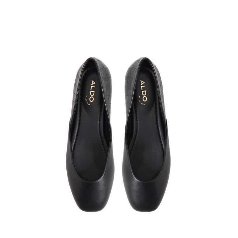 Malavoy Women's Slip Ons - Black